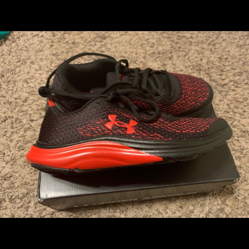 Boys under armour size 6
